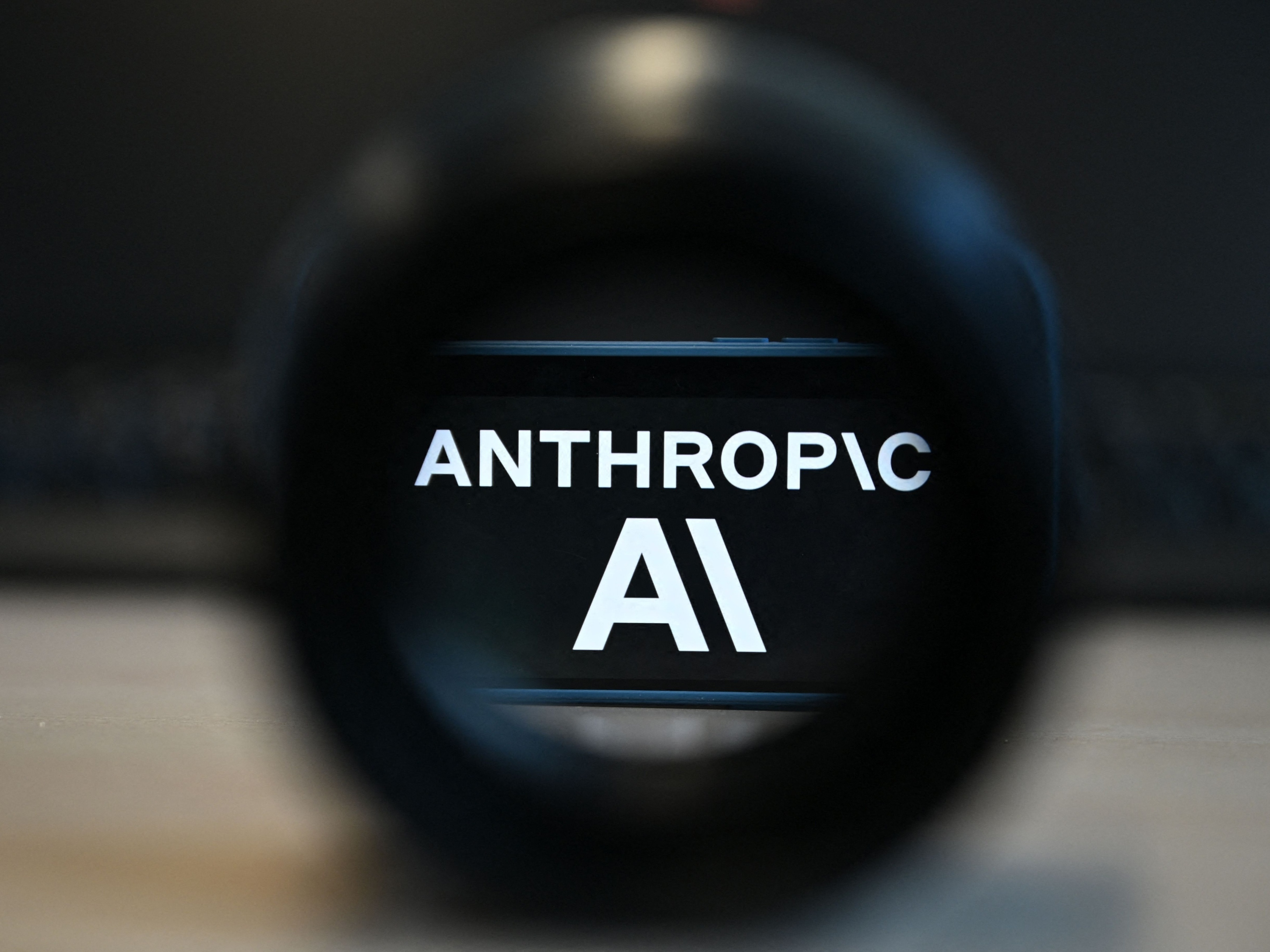 A Anthropic se reuniu com o governo dos Estados Unidos para discutir as limitações à exportação de modelos de inteligência artificial (IA).
