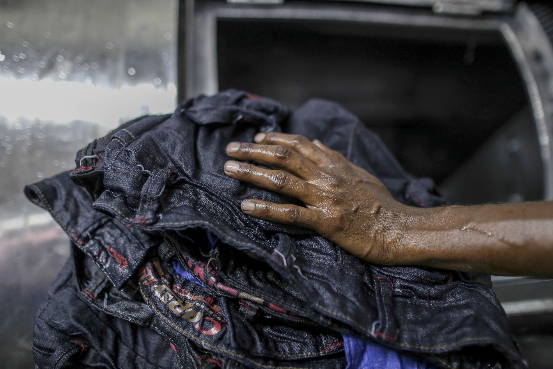 O jeans ecológico já existe. Por que ele continua sendo uma exceção?