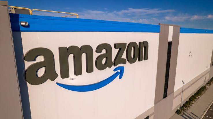 Expansão do serviço de frete da Amazon (AMZO34) para empresas: descubra como investir neste momento