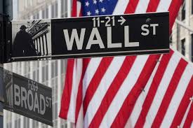 Wall Street encerra em alta aguardando acordo entre EUA e Irã; ações da SpaceX ‘decolam’ na estreia
