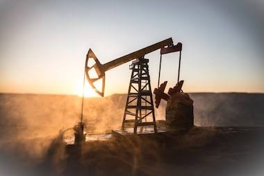 O petróleo encerrou o dia com uma queda acentuada, recuando pelo terceiro dia seguido, devido à retomada dos fluxos em Ormuz