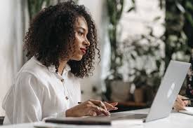 Inteligência artificial para pequenos negócios: Google, Sebrae, Itaú e Tera disponibilizam curso gratuito para empreendedores