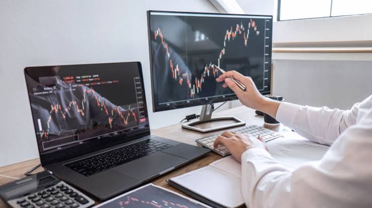 Day trade: segundo a Ágora, é possível comprar B3 (B3SA3) e vender MBRF (MBRF3) para obter um lucro de até 1,49% hoje (6)