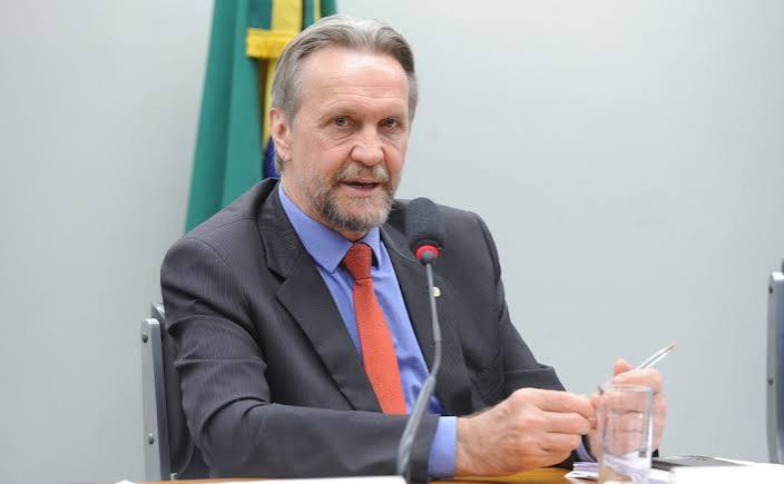 Deputado do PT propõe proibição do uso de criptomoedas e Pix crédito em casas de apostas, além de punições para as empresas