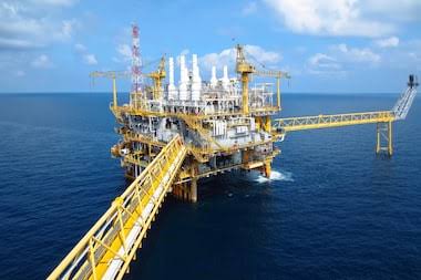 Petróleo encerra o dia com leve alta, com as negociações entre EUA e Irã e a incerteza sobre Ormuz em foco