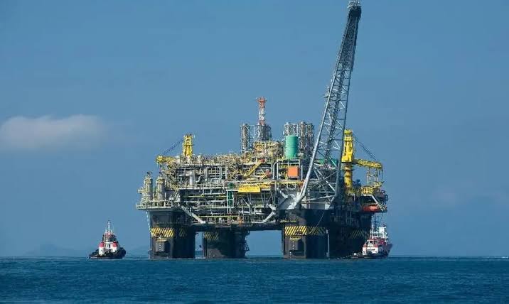 Petróleo fecha em alta de olho em EUA-Irã e em dia volátil com feriado em NY