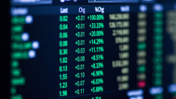 Os mercados acompanham a inflação mais baixa e a tensão em Ormuz; hoje (15), o Ibovespa em dólar apresenta queda