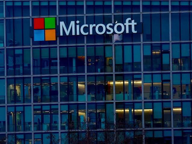 Microsoft investe bilhões na Mistral AI e expande inteligência artificial na Europa