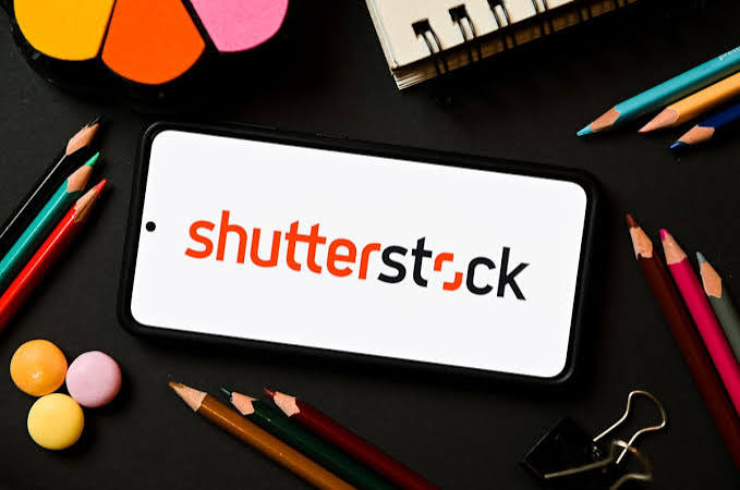 Shutterstock interrompe pagamento de dividendos para diminuir endividamento e impulsionar crescimento