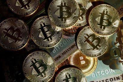 Atualizações em tempo real: Bitcoin perde valorização e desce de $64.000, enquanto ações sofrem queda