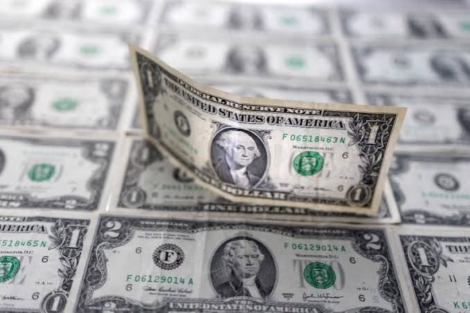 Dólar encerra o dia estável no Brasil, com uma redução acumulada de 0,58% ao longo da semana