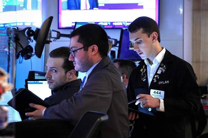Os contratos futuros de ações dos EUA sobem, com a Microsoft aliviando as preocupações em relação ao Fed