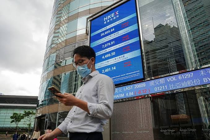 Os índices da China atingiram seu nível mais baixo em um mês, enquanto as ações de Hong Kong se recuperaram com compras durante as quedas