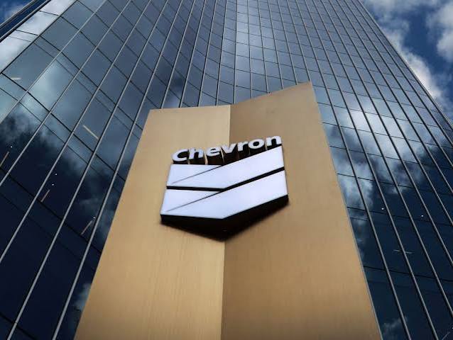 A Chevron disponibiliza sua tecnologia química para empresas concorrentes de perfuração, com o objetivo de aumentar a produção de petróleo de xisto
