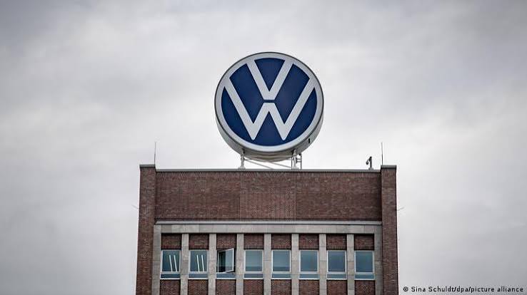 Volkswagen está em negociações para demitir até 100 mil funcionários e considera o fechamento de quatro fábricas na Alemanha