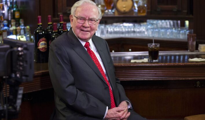 Berkshire Hathaway, de Warren Buffett, duplica lucro no segundo trimestre de 2026, atingindo US$ 25,6 bilhões