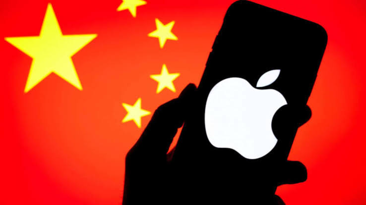 Apple está testando chips de memória da empresa chinesa CXMT para uso em iPhones e MacBooks, conforme reportagem do WSJ