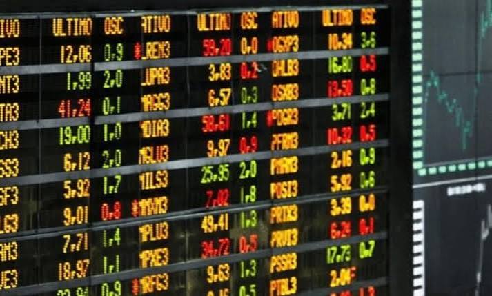 Ibovespa encerra na menor cotação desde janeiro, e dólar registra alta de 1%, atento ao cenário eleitoral e à reunião do Copom