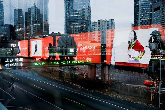 As ações da China e de Hong Kong encerraram sem grandes mudanças, com o setor de inteligência artificial apresentando uma queda