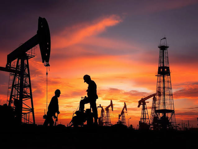 Petróleo sobe com suspensão das negociações entre EUA e Irã e tensão no Estreito de Ormuz