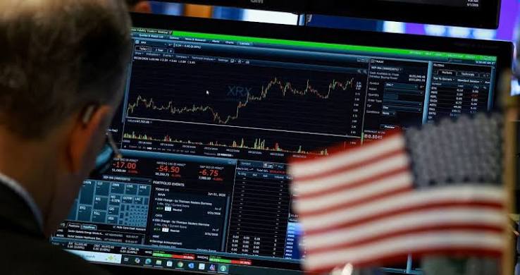 Wall Street recua, pressionada pelo aumento dos rendimentos dos títulos públicos