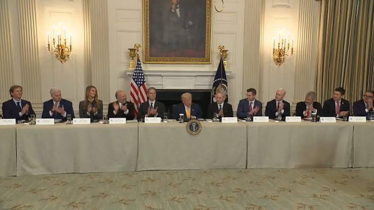 Trump encontra-se com líderes da indústria de criptomoedas na Casa Branca
