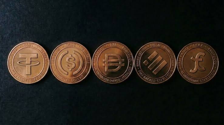 Os gastos com cartões de criptomoedas ultrapassam 1 bilhão de dólares, à medida que as stablecoins se tornam mais populares nas compras do dia a dia