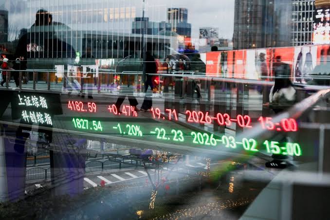 Membro do BCE afirma à Bloomberg que, devido aos riscos de inflação, as taxas de juros precisam aumentar ainda mais