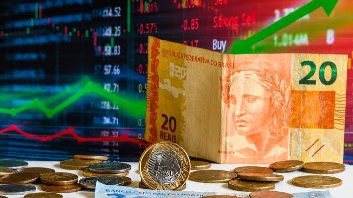 Ibovespa encerra quase inalterado e dólar aumenta com informações dos EUA