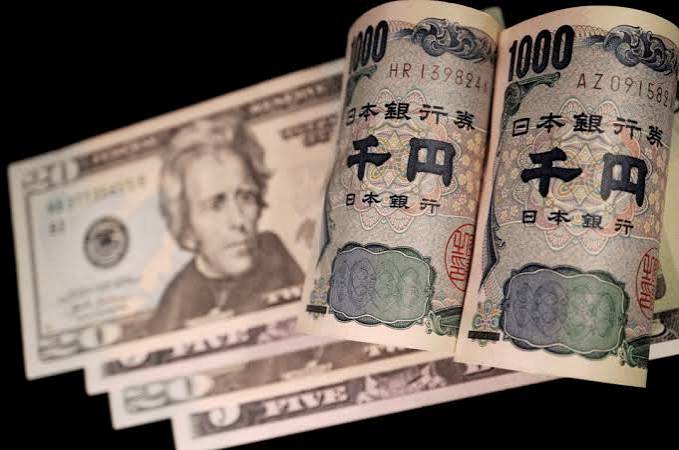 Moedas globais: dólar cai com força do iene em sessão restrita devido ao feriado nos Estados Unidos
