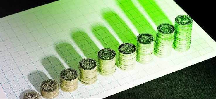 Ibovespa avança acima de 1% com Petrobras e PIB; dólar recua para próximo de R$5,15