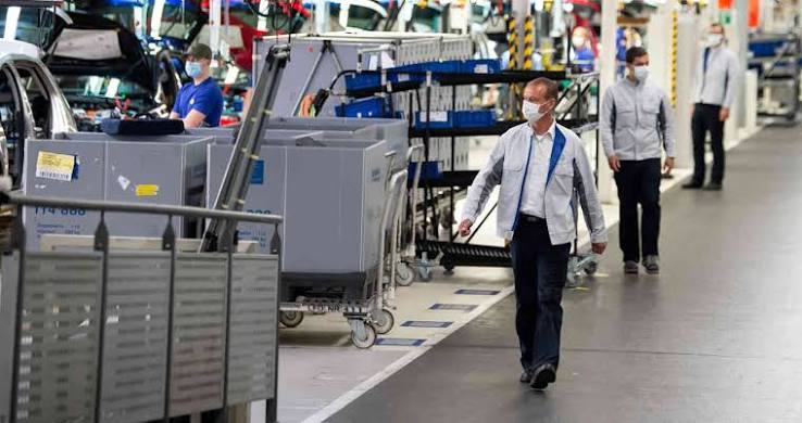 O crescimento da atividade empresarial na zona do euro continua em alta em agosto, segundo o PMI