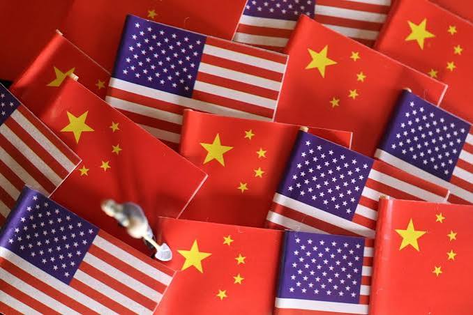 Ações chinesas encerram o dia estáveis; investidores esperam por informações dos EUA