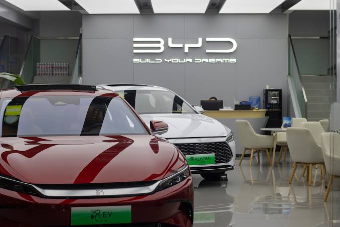 Montadoras pressionam o Congresso dos EUA a aprovar uma lei que impede a entrada de carros chineses no país