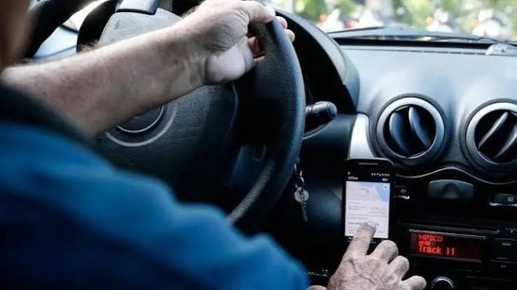 Qual é a remuneração de um motorista de aplicativo? Considere salário e carga horária