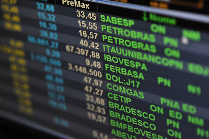 Ibovespa encerra em alta com apoio da Petrobras em dia “estagnado”