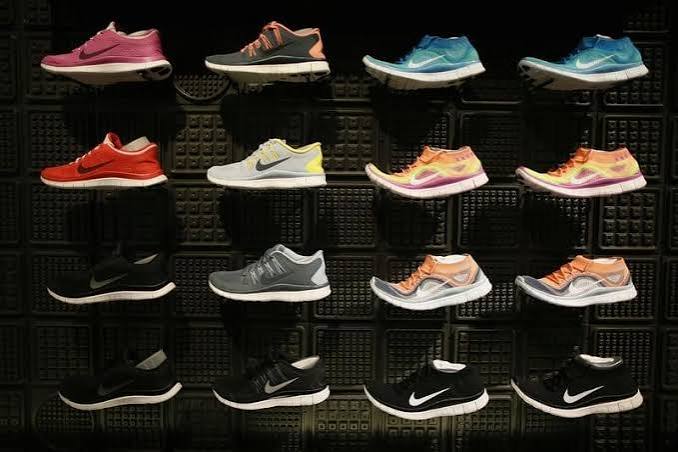Nike é retirada do S&P 100 enquanto suas ações atingem a mínima em 12 anos: qual é o problema com a NKE?