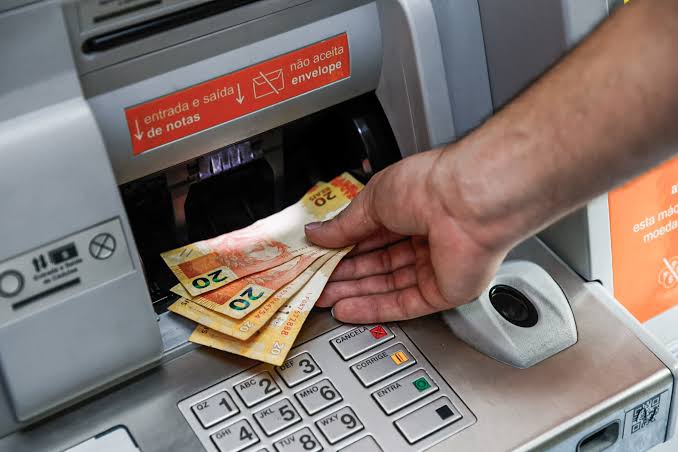 As eleições podem fazer o dólar retornar ao valor de R$ 4,86? Veja a previsão dos analistas e o que pode mudar a partir de agora