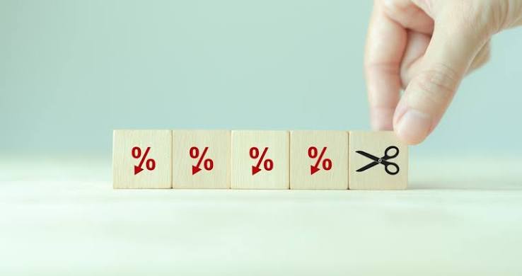Os juros futuros caem devido ao leilão do Tesouro, cenário eleitoral e alívio nos títulos do Tesouro americano