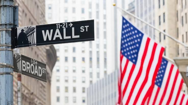 Wall Street opera de forma mista com a alta dos preços do petróleo, atenta aos balanços e dados