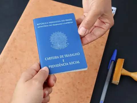 O fim da escala 6×1 altera a rotina de 254,7 mil funcionários no Ceará; confira os efeitos por setor