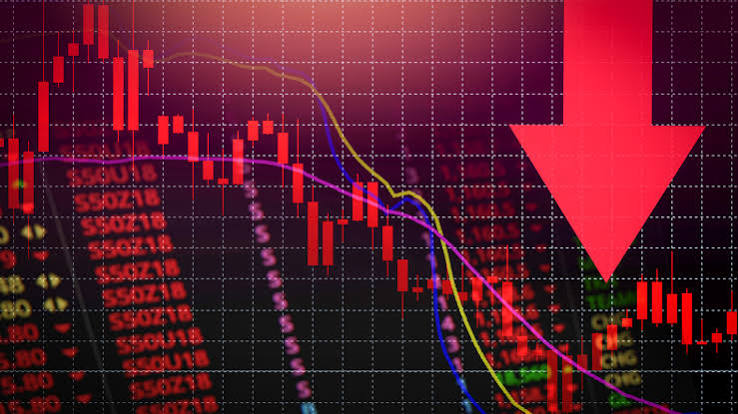 Ibovespa encerra em baixa, com uma queda de 4% da Vale e ajustes antes da eleição