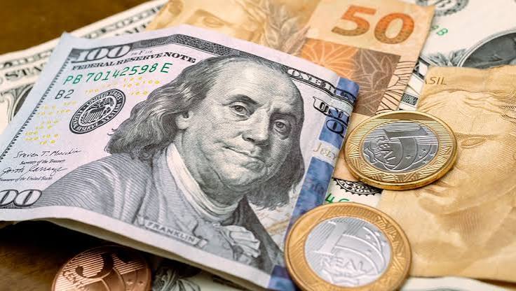 Fechamento câmbio: Dólar ultrapassa R$ 5,00 com expectativa de vitória de Flávio e recua 1,58% na semana